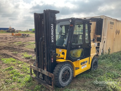 2017 Hyundai 35L7A 8000 lb Forklift