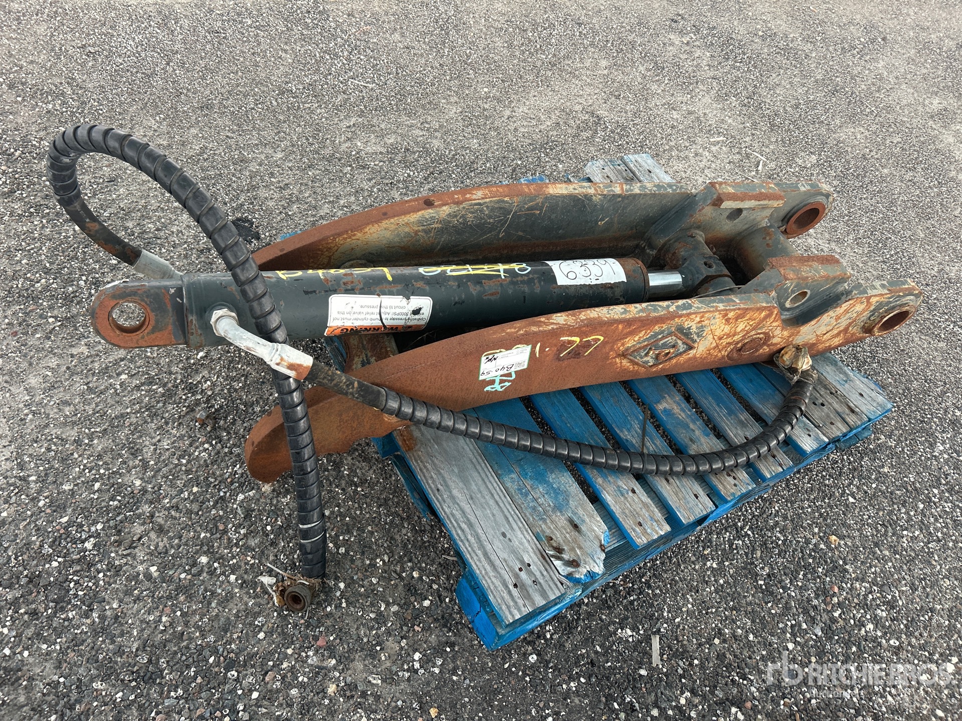 Pemberton 16 in Hydraulic Excavator Thumb