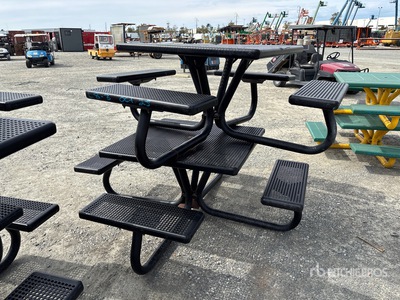 Quantity of (2) Metal Picnic Table Varios otros