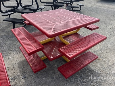 Quantity of (2) Metal Picnic Table Varios otros