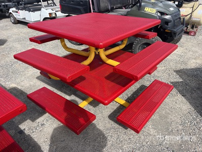 Quantity of (2) Metal Picnic Table Varios otros