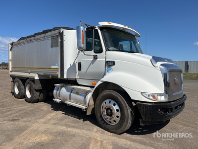 2010 Cat CT610 6x4 T/A Camión dumper