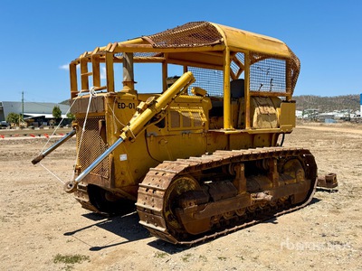 1978 Komatsu D65E-2 جرافة مجنزرة