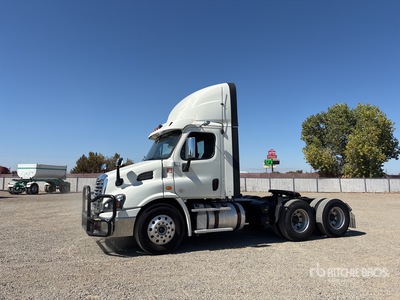 2018 Freightliner Cascadia 113 6x4 T/A Day Cab Truck Tractor