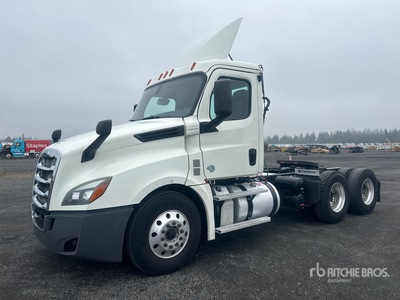 2019 Freightliner Cascadia 126 6x4 T/A Day Cab Truck Tractor