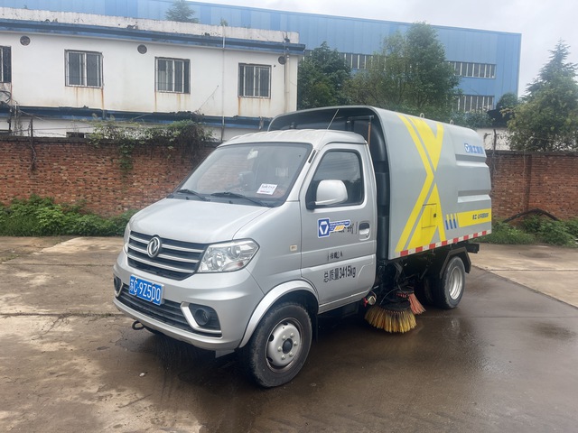 2022 XCMG XGH5030TSLD6 on 2021 DFSK Sweeper Truck 2022 XCMG XGH5030TSLD6 on 2021 DFSK Sweeper Truck