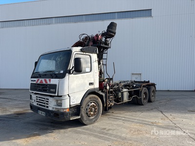 Volvo FM12 6x4 Camion Ampliroll Avec Grue ロールオフトラック