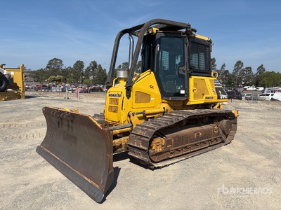 Komatsu D51EX-22 جرافة مجنزرة
