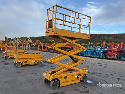 2015 Haulotte COMPACT8 Electric Scissor Lift