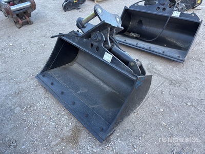 2025 Warrior WBHTC7-1200 48 in Hydraulic Tilting 7T 1200mm Excavator Bucket - Fits Cat 307 (Unused)