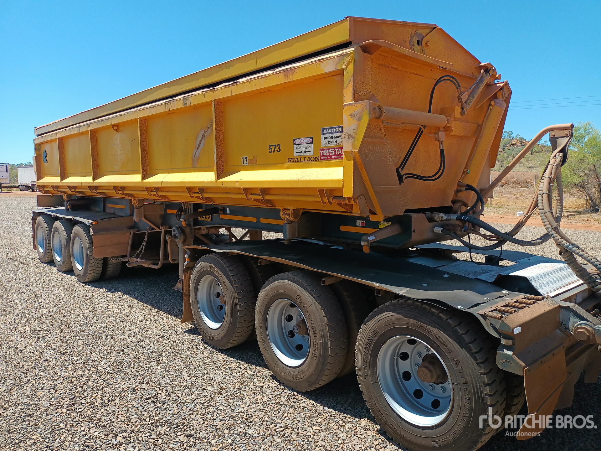 2013 Tristar 9.2 m Tri/A Side Dump Trailer