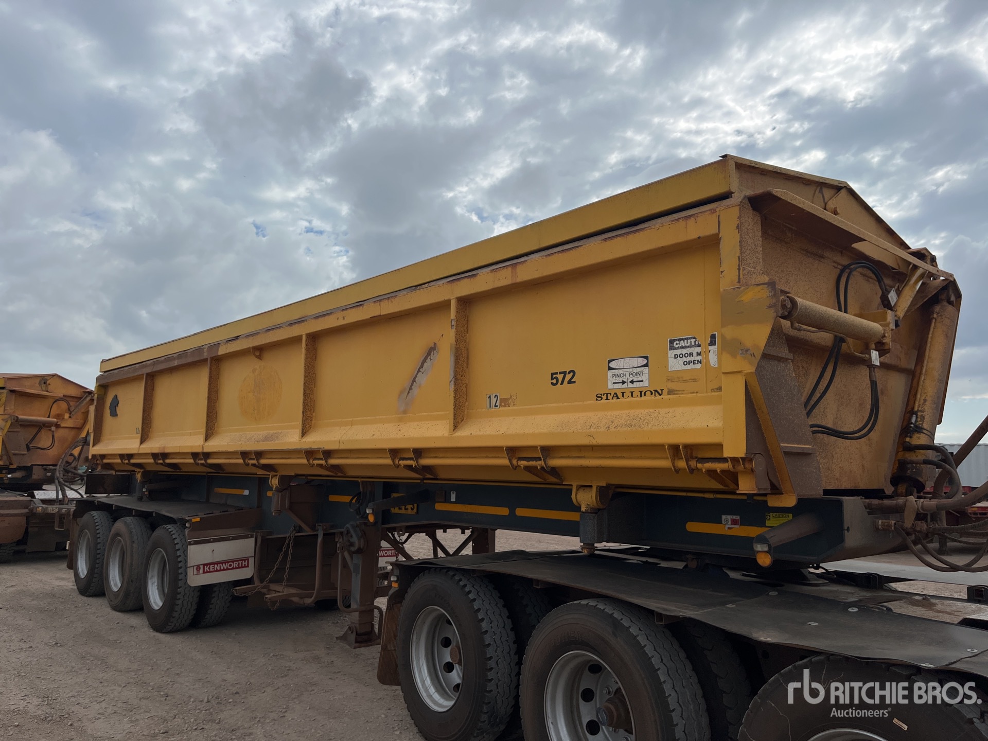 2013 Tristar 9.2 m Tri/A Turntable Hydraulic Lid Side Dump Trailer