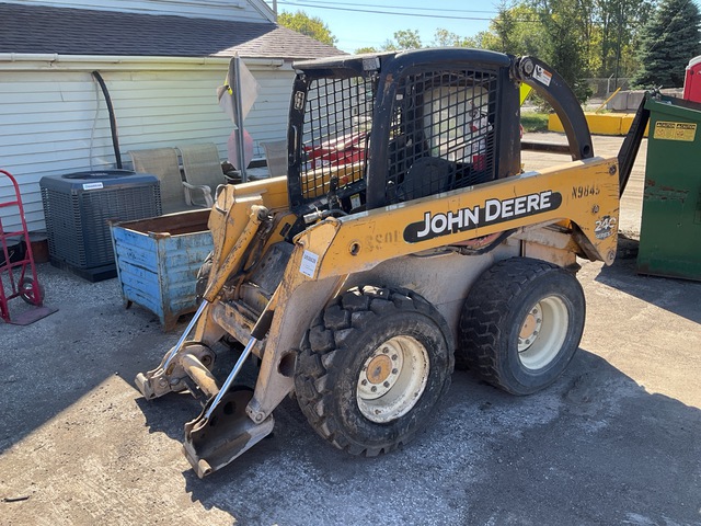 2004 John Deere 240