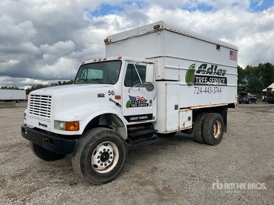 2000 International 4800 4x4 Chipper Truck