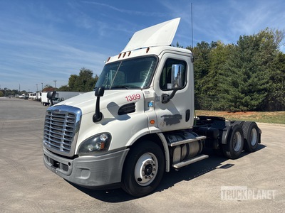 2016 Freightliner Cascadia 6x4 T/A Day Cab Truck Tractor