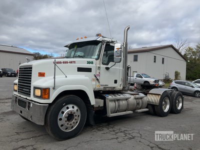 2012 Mack CHU613 6x4 تراكتور شاحنة نهارية (ثنائية المحور)