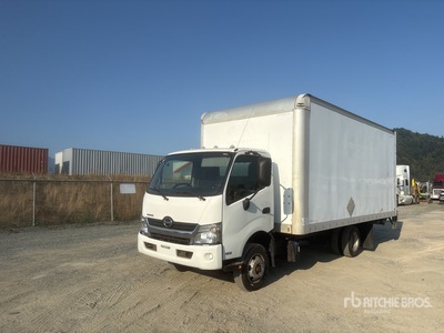 2019 Hino 155 4x2 Furgoneta caja cerrada