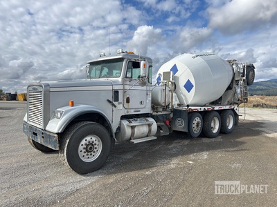 2007 Freightliner FLD 120 10x4 شاحنة خلاط
