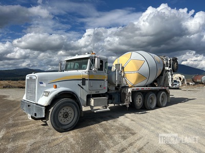 2002 Freightliner FLD 120 6x4 شاحنة خلاط