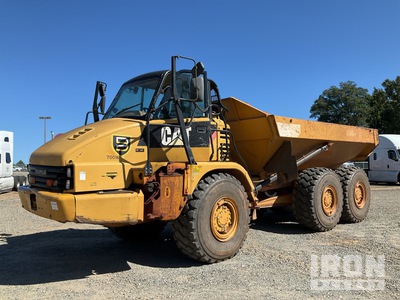 2013 Cat 725 Articulated Dump Truck