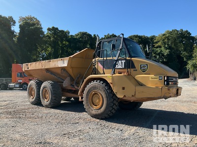 2013 Cat 725 Articulated Dump Truck
