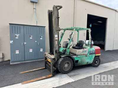 2000 Mitsubishi FG-50 7000 lb Pneumatic Tire Forklift