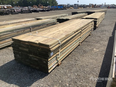 Quantity of (56) Surplus Pressure Treated Tablas de madera