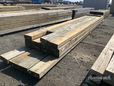 Quantity of (16) Surplus Pressure Treated Tablas de madera