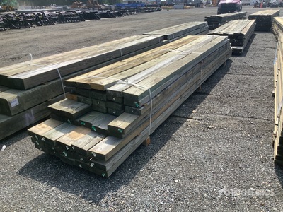 Quantity of (40) Surplus Pressure Treated Tablas de madera