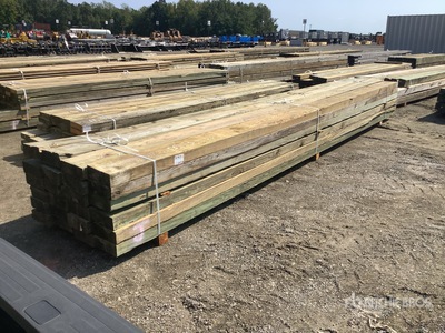 Quantity of (24) Surplus Pressure Treated Tablas de madera