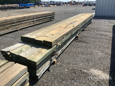 Quantity of (16) Surplus Pressure Treated Tablas de madera