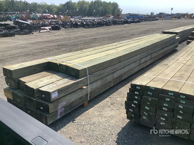 Quantity of (16) Surplus Pressure Treated Tablas de madera