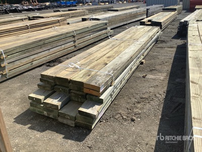 Quantity of (35) Surplus Pressure Treated Tablas de madera