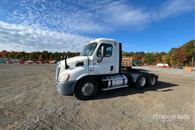 2012 Freightliner Cascadia 113 6x4 Ciągnik siodłowy T/A z kabiną dzienną