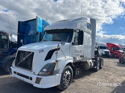 2005 Volvo VNL 6x4 Cabeza Tractora Cabina Dormitorio (Inoperable)