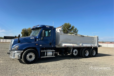 2016 Freightliner Cascadia 125 8x4 شاحنة قلابة /ثلاثة محاور