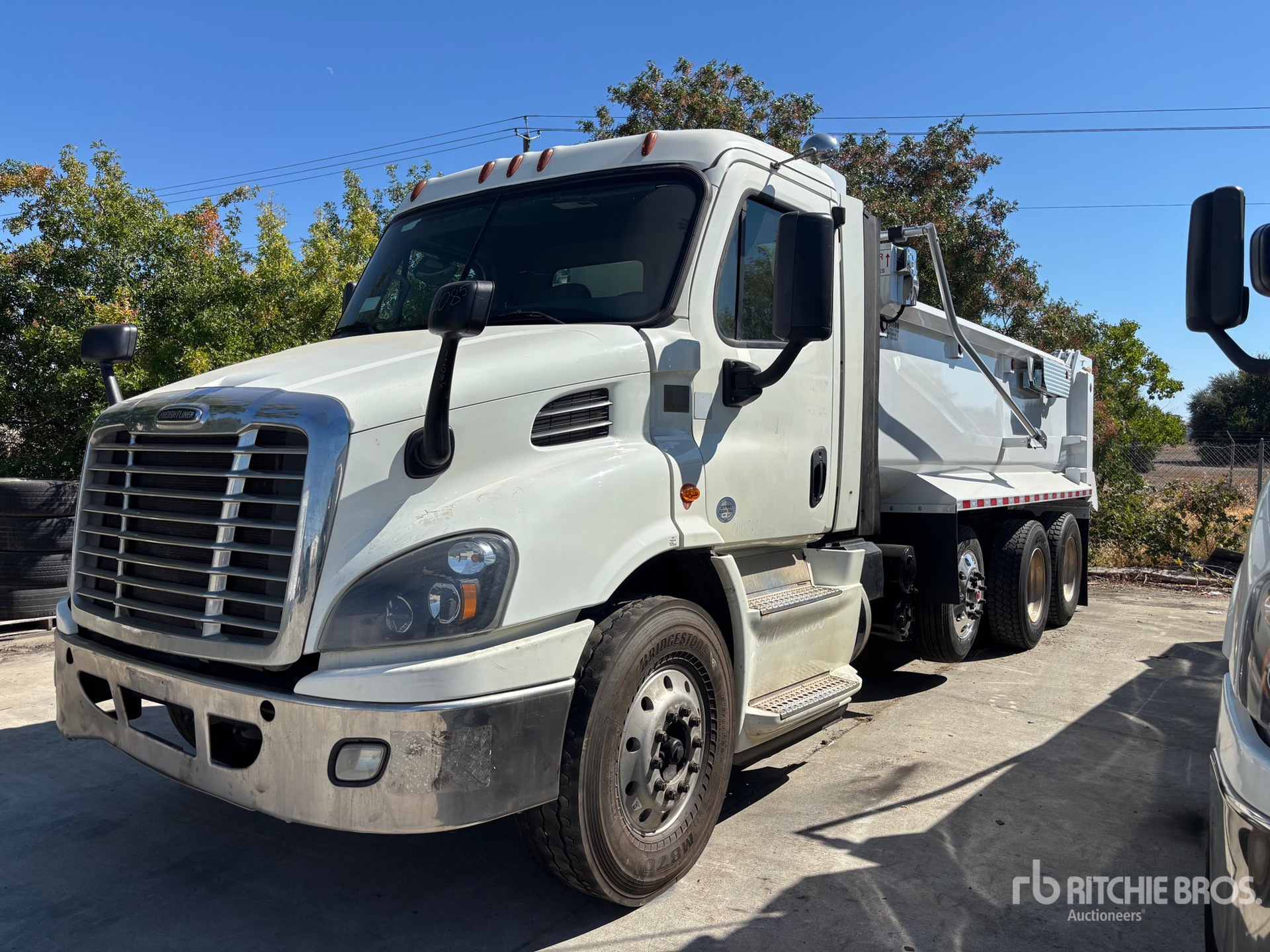 2017 Freightliner Cascadia Tri/A Dump Truck
