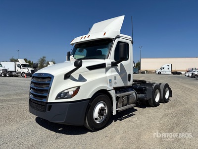2020 Freightliner Cascadia 126 6x4 T/A Day Cab Truck Tractor