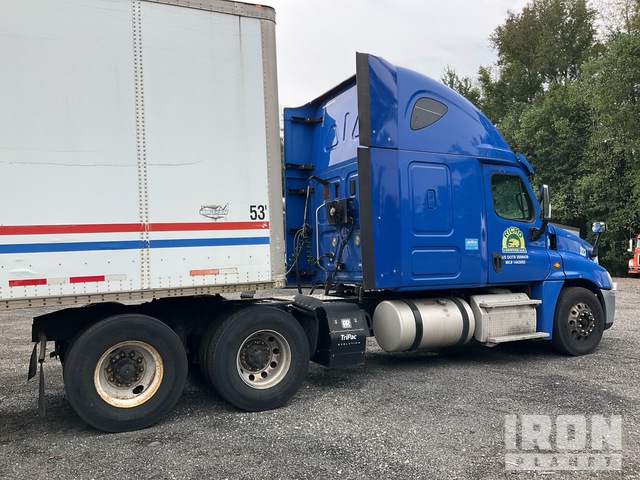 CAMIóN CAMAROTE 2016 FREIGHTLINER