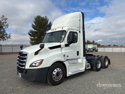 2020 Freightliner Cascadia 126 6x4 T/A Day Cab Truck Tractor