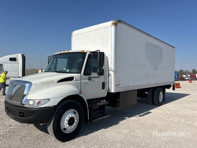 2002 International 4300 4x2 Van Truck