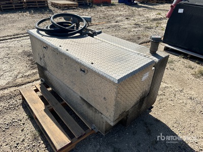 Slip Tank Tool Box with filler pump and nozzle Accessori per autocarro
