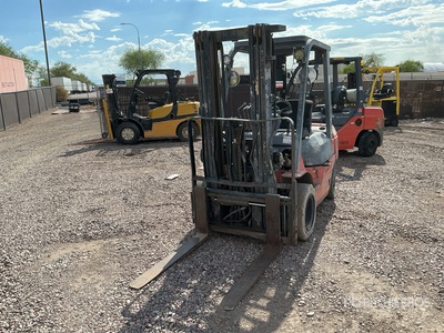 2001 Toyota 7FGCU25 3750 lb Wózek widłowy (Inoperable)