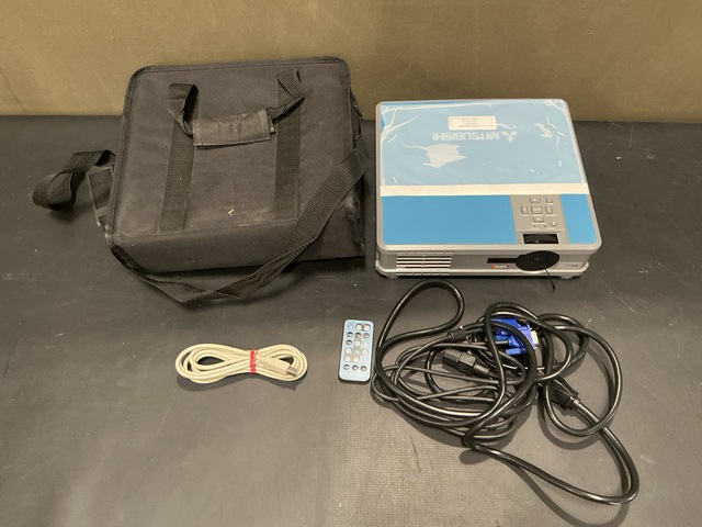 Mitsubishi XL4U LCD Projector