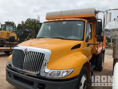 2013 International 4300 4x2 S/A Camión dumper