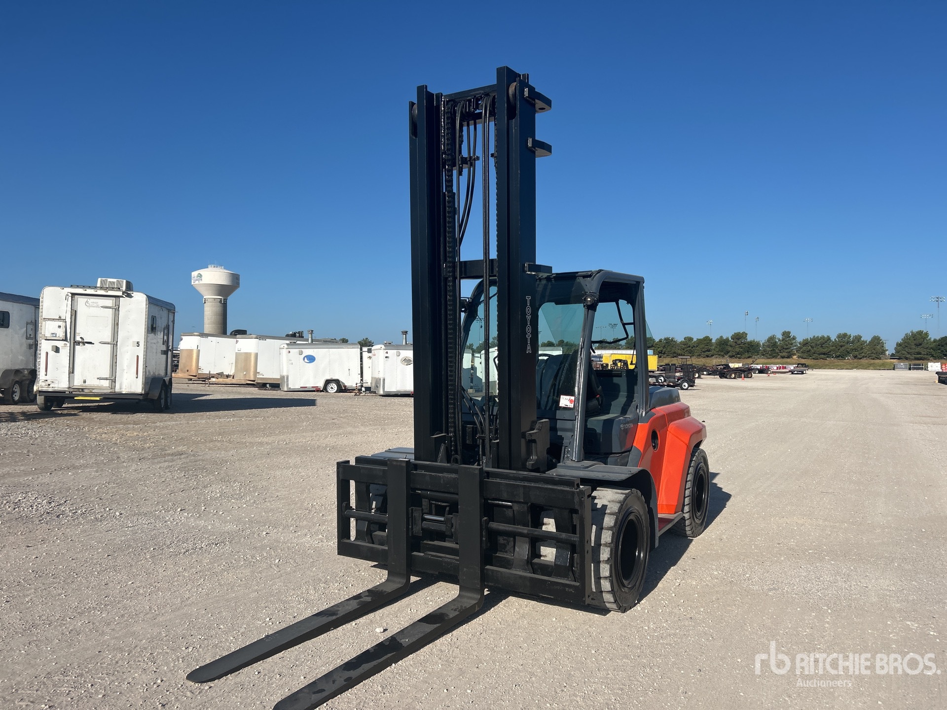 2018 Toyota 8FD70U 14250 lb Pneumatic Tire Forklift (Inoperable)