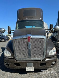 2019 Kenworthrth T680 S/A Day Cab Truck Tractor