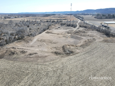 11.3 +/- Acres on Title Proprietà commerciale