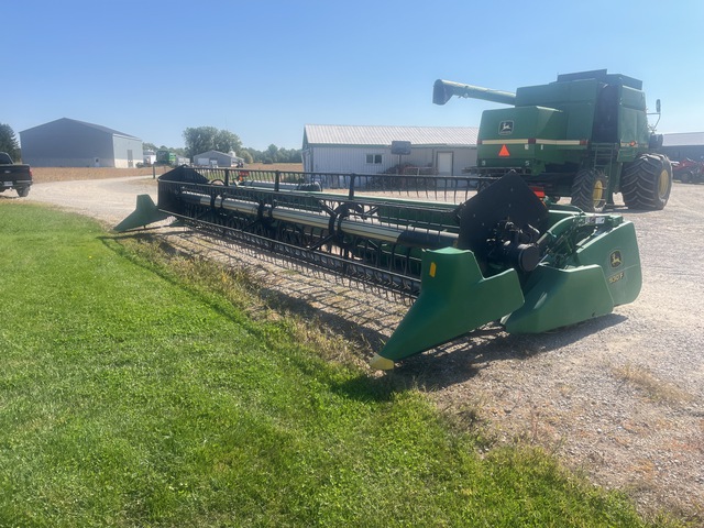 2002 John Deere 930F 30 ft Auger Combine Header