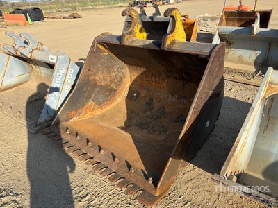 Brandt 64 in Q/C Cleanup Excavator Bucket